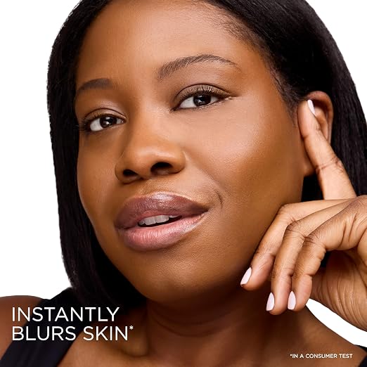 03 Beige Diaphane C: medium skin with neutral/peachy undertones